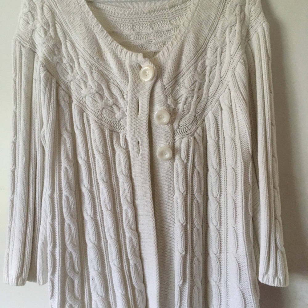 Daisy Fuentes white sweater